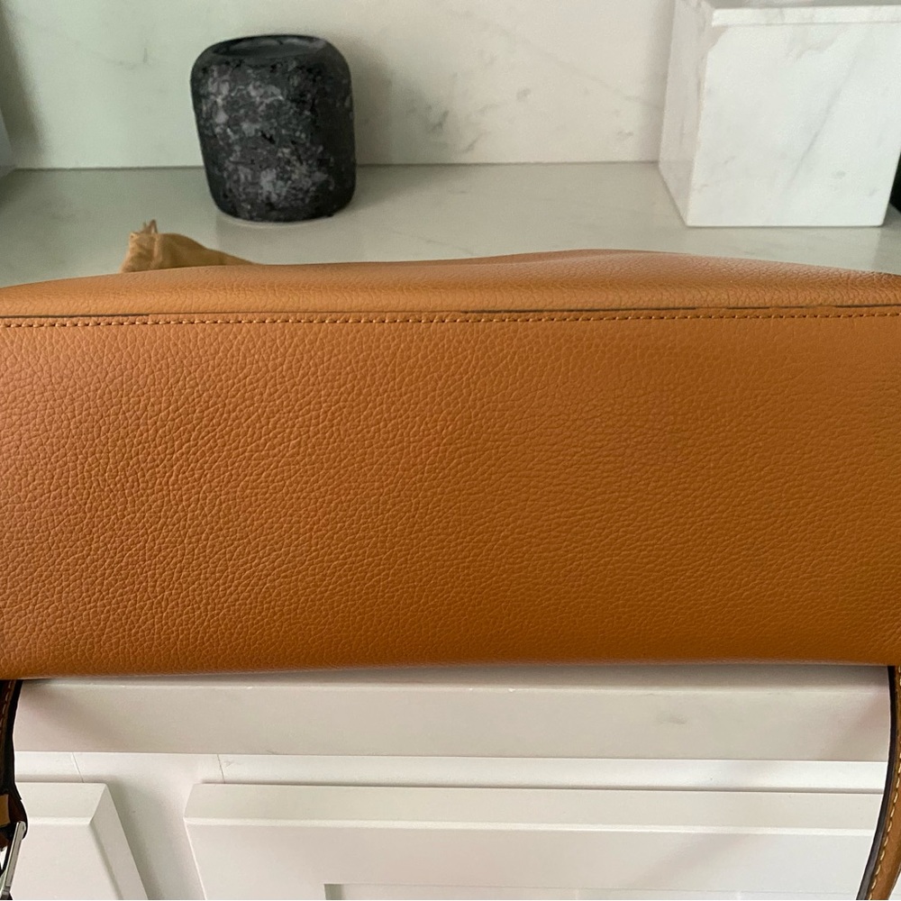 TOTEME T-LOCK TOP HANDLE BAG-in tan Excellent condition - Picture 7 of 9